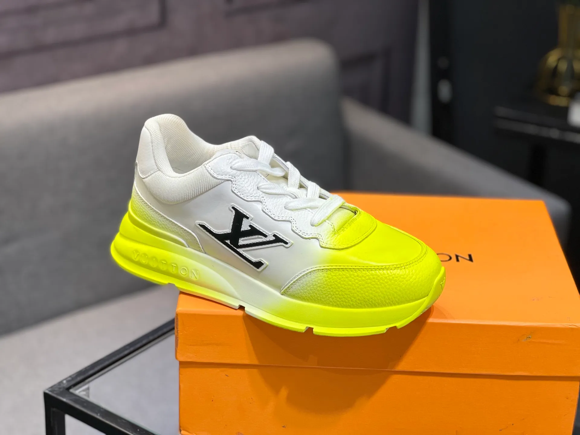 Men's shoes 💰760 LV | Louis Vuitton 2025𝐬𝐬 Spring and summer new styles, couples' models, men's models come out first. The counter focuses on the latest casual shoes. Hard goods are new🆕 ❥Purchase level! Full of high-end feel! A popular model among bloggers at home and abroad, it’s retro and fashionable and looks amazing on your feet! Wear a lot of happiness! Mainly recommended model on the official website★ ▪️Upper: Original custom-made imported calfskin fabric ▪️Inner lining: breathable gauze imported from Italy ▪️Outsole: rubber foam ➕tpu high-end outsole ▪️Shoe size: 36-44 (customized for 45 and 46)